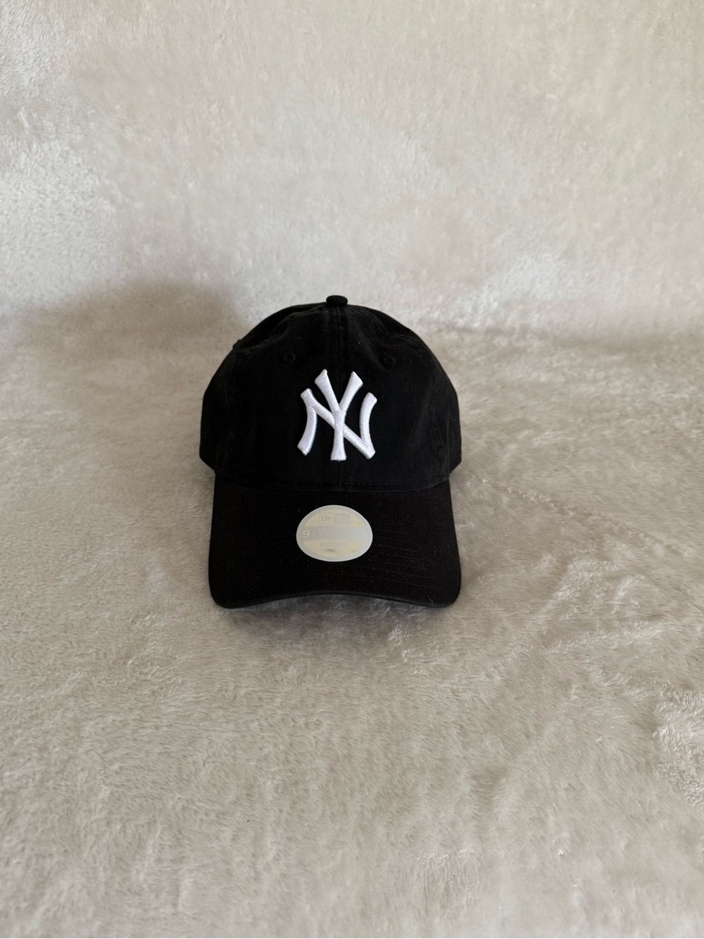 Aritzia New Era Black New York Yankees Cap with White NY logo